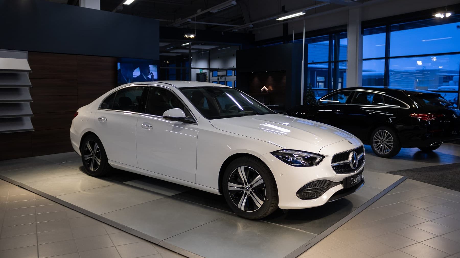 Ladattavan hybridin edut ovat kiistattomat – autotalo Wetterin asiantuntija listaa kolme suosittua mallia