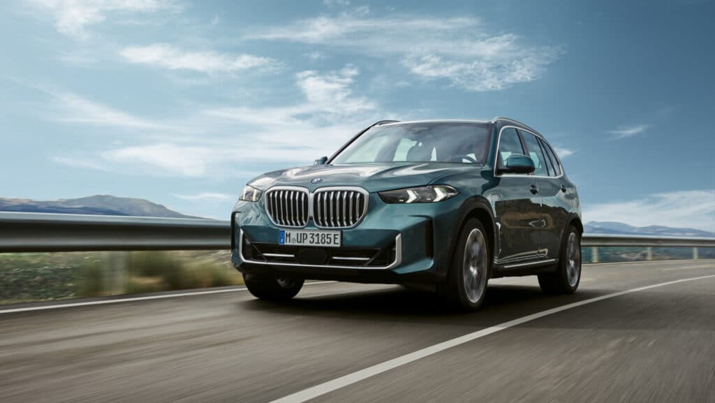 Teho, tyyli ja älykäs teknologia ovat pääosassa uudessa BMW X5:ssä