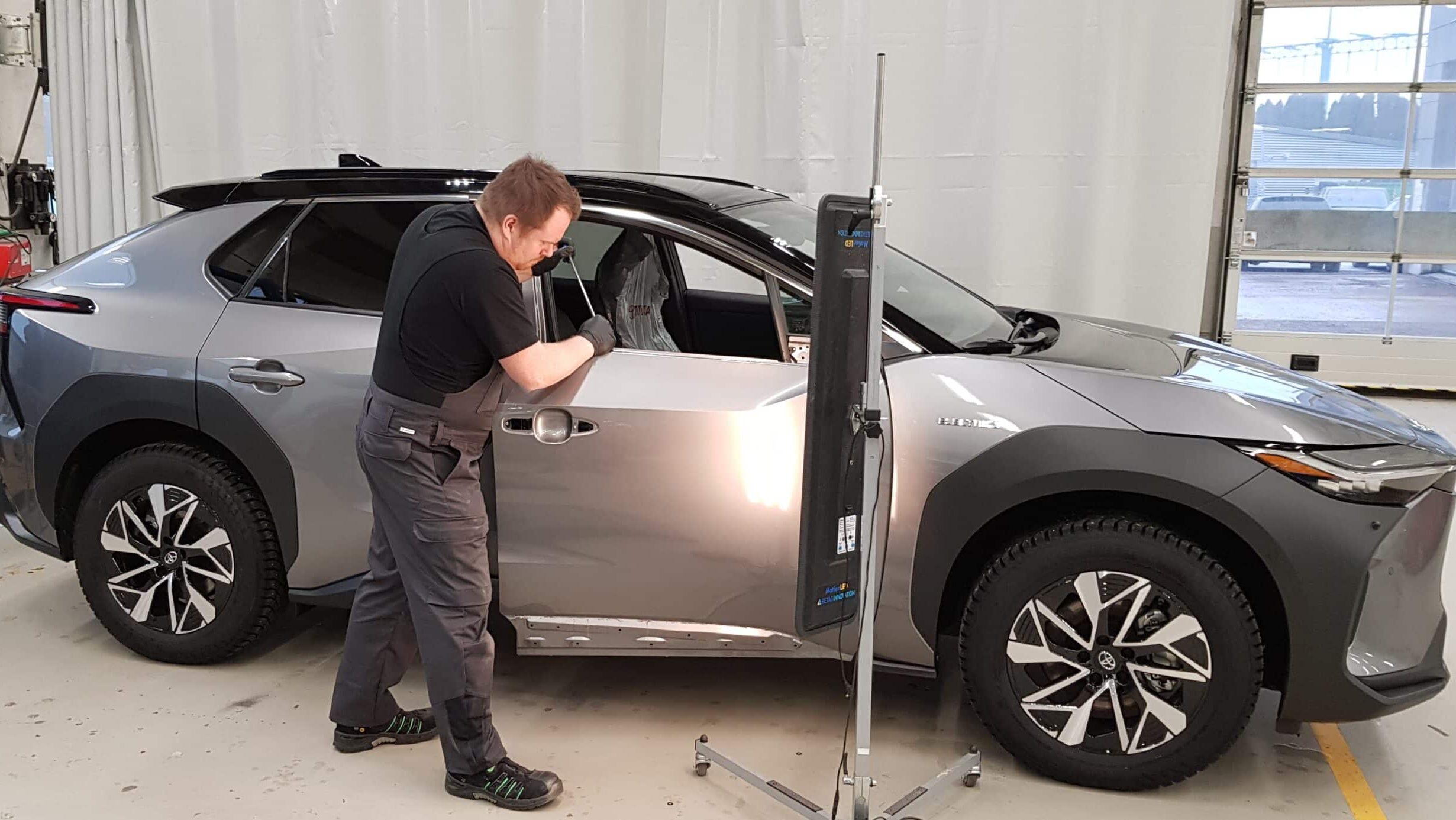 Peltivaurio voi vaikuttaa yllättävästi auton tekniikkaan – lue asiantuntijan ohjeet vahingon sattuessa