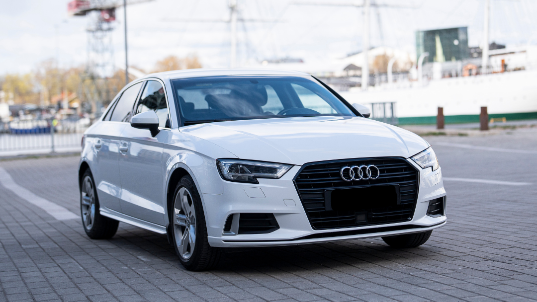 Auto lainan vakuutena, mutta ajaminen jatkuu normaaliin tapaan – näin toimii Autopantti