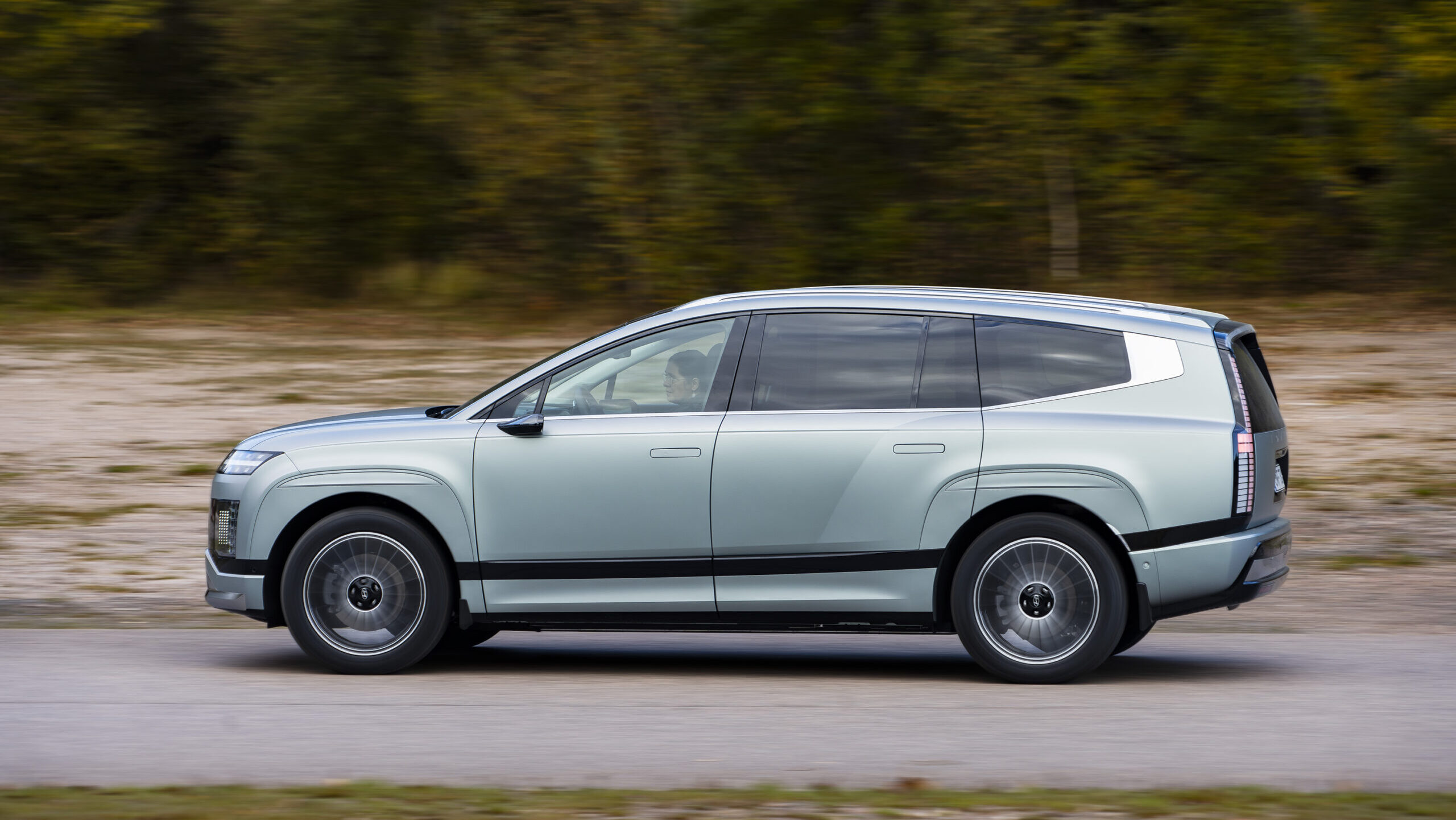 Suurperheen saavutettava unelma-auto – valtava Hyundai IONIQ 9 tarjoaa pitkää toimintamatkaa ja ylellistä matkustusmukavuutta