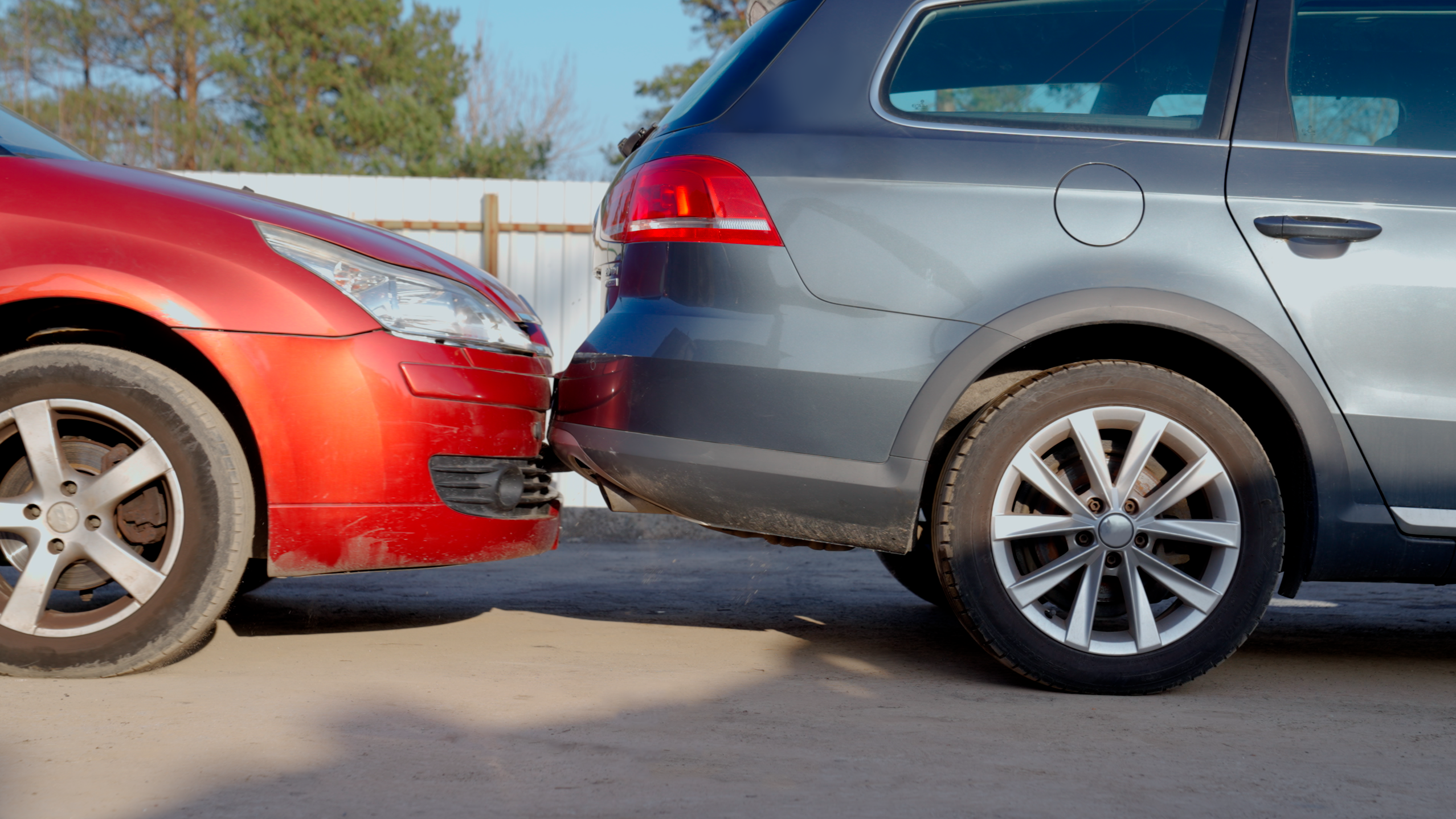 Pelti rytisee erityisesti parkkihalleissa – näin vältät kaskon omavastuun